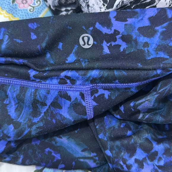 Lululemon - Picture 3 of 4
